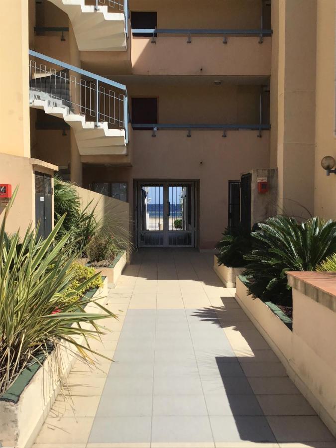 207-front De Parking Prive